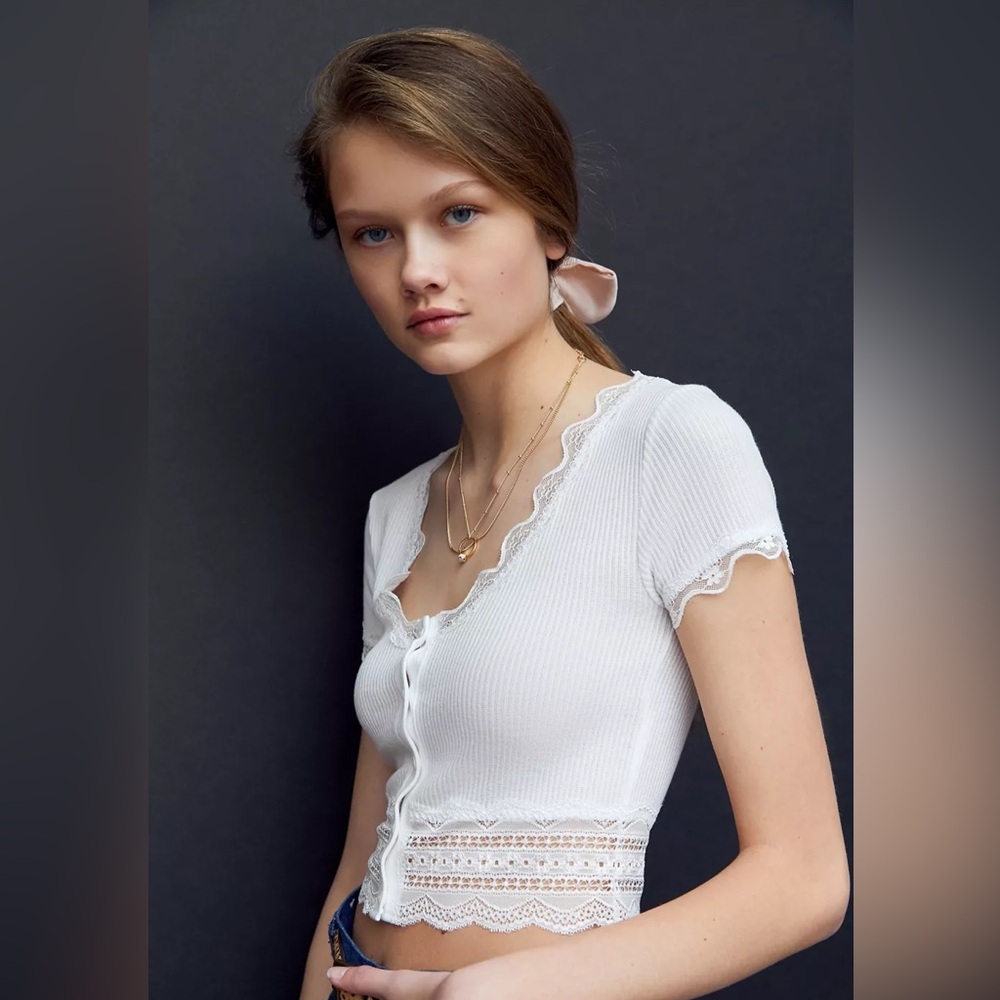 Urban Outfitters white lace trim button up cropped top!